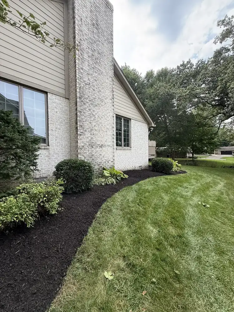 Side yard mulch bed refreshed